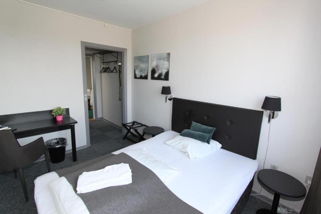 Banegaardshotellet Vojens Экстерьер фото